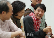 미소 짓는 서은경 (아버지와 나와 홍매와)