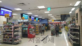 손님 90% 증발...백화점·마트엔 점원만