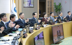 정 총리 소비심리 위축···장관들부터 동네식당 이용해야