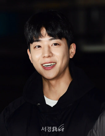 미소 짓는 채종협 (스토브리그 종방연)
