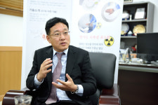 광통신서 LED 의료기로 사업전환...정책자금 덕에 최고 기술력