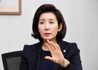 여성 판사 출신 '빅매치' 동작을 뚜껑 열어보니···나경원 vs 이수진 '초접전' 양상