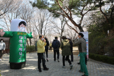 [코로나...그것이 알고싶다]날씨 풀리니 ‘사회적 거리두기’도 주춤?