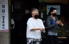 제21대 국회의원선거일 투표소 찾은 김형석-서진호