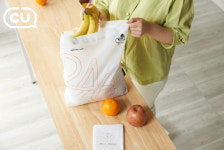 [편의점 무한진화]CU 친환경 경영...천연성분으로 만든 봉투 사용