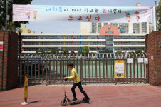 뭐 배웠는지 모르겠는데 등교 2주 뒤 중간고사”...발등에 불 떨어진 학생들