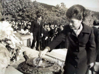 28살 박근혜, 국회의원 원했고 전두환도 권했다