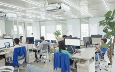 스타트업 CEO는 직원들이 함께 일을 한다는 느낌을 주는 게 중요하죠