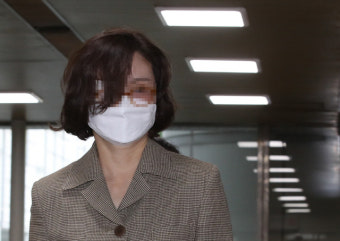 법정에서 다 말하겠다던 조국, 정경심 재판 증언대 설까