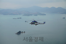 망망대해 굽어보는 매서운 ‘참수리’···韓기동헬기 ‘수리온’을 타다
