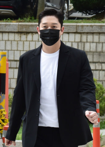 '故 구하라 폭행·협박' 최종범 항소심서 실형에 법정구속