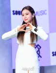 여자친구 엄지, 하트