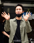 손인사하는 신유
