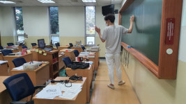 버티다 문열었는데 영업중단...살길 막막 자영업자들 한숨만