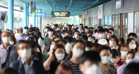 나는 코로나19 확진자 방배역서 마스크 벗고 난동부린 중년남성