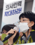 발언하는 나순자 전국보건의료산업노동조합 위원장