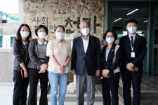 부산대병원, 사회복지시설 4곳 방문해 후원금 전달