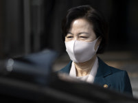 추미애 “검찰총장은 법무부 장관 지휘 받는 공무원”