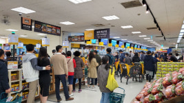 [코리아세일페스타 첫날]명동·백화점 썰렁...초특가 마트·온라인 북적