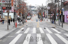코로나 비상 주말인데···신촌 대학가 썰렁