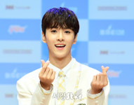BAE173 유준, 팬들 향한 하트