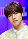생각에 잠긴 BAE173 도현