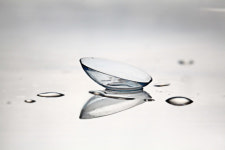 콘택트렌즈 착용 사고 꾸준히 증가···“주의사항 준수해야”