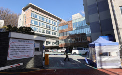 “여기는 준전시상황, 정부가 나서달라”···요양병원의 애끓는 절규