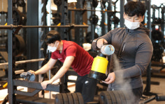 오늘부터 헬스장 문 열고 카페도 취식 가능