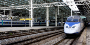 서울 영등포역서 KTX에 사람 치여 사망···시신 수습 중