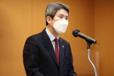 美 이인영, 北김정은의 사악함 탓하라...저자세 도 넘어
