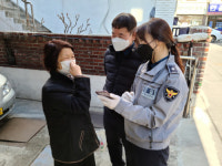 [이웃집 경찰관] “든든한 경찰 ‘빽’이 생긴 기분이네요”···5년째 독거노인 돌보는 ‘수호천사들’