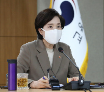 유은혜, “부산대, 법원 판결과 별개로 조민 입시 의혹 조사 후 조처해야”