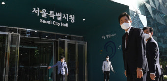 오세훈 서울시장, 10년 만에 시청 출근