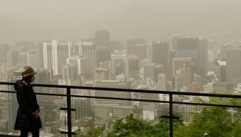 오전에 요란한 소나기 내리더니 오후에는 황사, 미세먼지 등 최악의 대기질