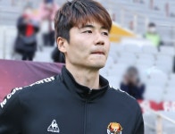 성용이 형한테 돈 받아야지 기성용 측, 폭로자 녹음파일 공개 대국민 사기극