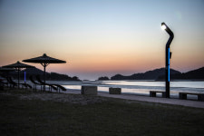 [休-해수욕장 문 연 신안군]솔향 머금은 고운 백사장···지는 해도 아쉬워 어서 오라네