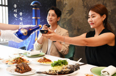 시진핑 주석의 술 몽지람 시리즈···몽지람 M3 크리스탈과 몽지람 M6 플러스 출시