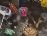 무 씻던 수세미를 발바닥에···방배동 족발집 재판행