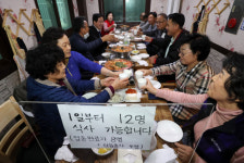 오전부터 단체 예약, 이게 얼마만인지··· [위드 코로나 첫날, 기대반 걱정반]