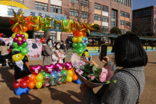 확진자 급증에 조촐한 졸업식