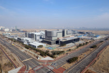 [특징주] 삼성바이오로직스, 송도 공장 부지 확보 소식에 2% 상승세