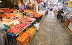 [설 대목에도 한산한 전통시장]  어쩌다 전화 주문만 들어올뿐…이대론 장사 접을 판