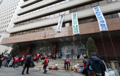 [특징주] 기대이하 실적에 파업장기화 우려…CJ대한통운 6% 약세