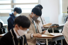 중간고사 치르게 해달라…확진자 ‘인정점’ 부여에 고교생들 읍소