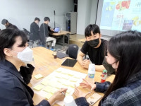 편의점 히트 상품요? 우리 입 통과해야 탄생합니다