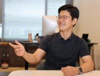 이정용 교수 마트서 산 태양전지로 전기차 충전하게 만들 것