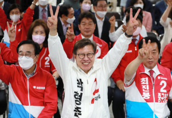 [출구조사]부산 與 박형준 66.9% vs 野 변성완 32.2%