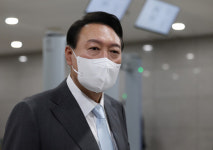 [속보] 尹대통령, 제2부속실 재설치 묻자 “생각해보겠다”