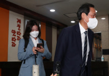 우상호, 전대출마 불허 재확인에도 박지현 “출마하겠다”